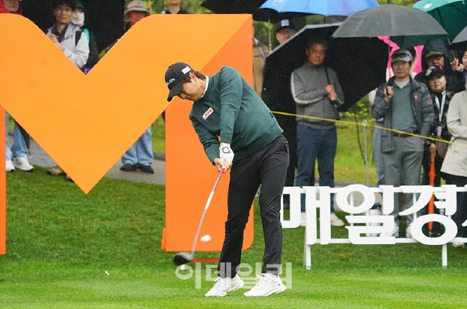 [포토] 왕정훈, 강력한 샷으로 시작