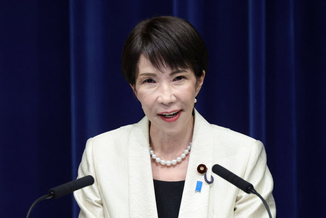 다카이치, 개헌 '단계적' 추진…野 설득 쉬운 항목부터