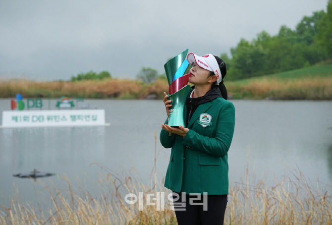 [포토]유현조,행복한 우승 키스