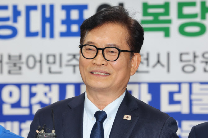 송영길 "공천 섭섭함보다 선당후사…부산, 전재수에 맡겨야"