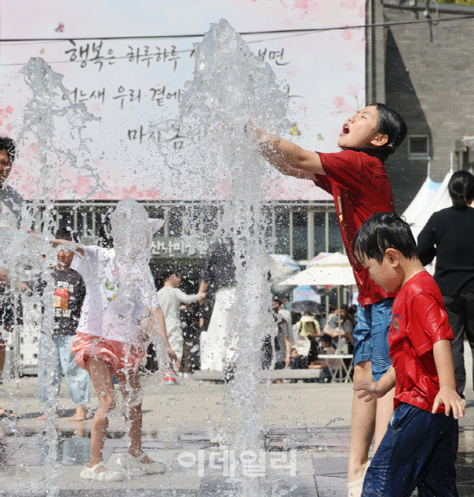 반팔 꺼낸 4월…지난달 기온 역대 세번째로 높았다