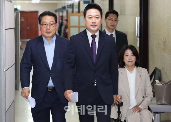 [포토]기자간담회 참석하는 장동혁 대표