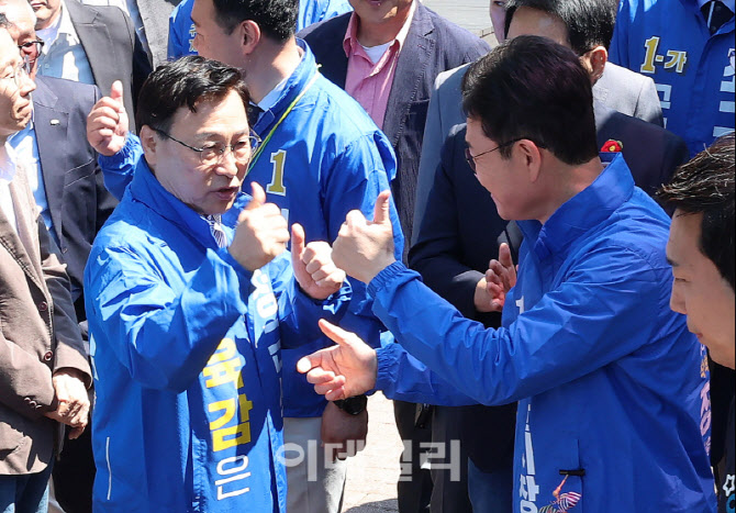 [포토]서로 응원해주는 정원오-정근식