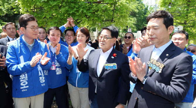 [포토]응원받는 정원오 더불어민주당 서울시장 후보