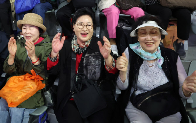 [포토]어버이날 앞두고 열린 대한노인회 서울시연합회 제54회 어버이날 기념행사