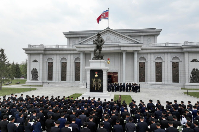 北, 헌법에 ‘두 국가’ 못 박았다…통일 지우고 영토조항 신설