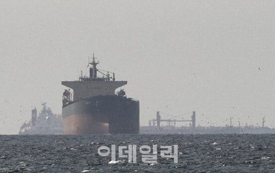 국제유가, 합의 근접 소식에 이틀째 하락…WTI 100달러 아래로