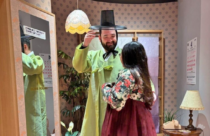 “광장시장서 마스크팩 싹쓸이” 이재현의 K웨이브…‘올영양행’ 띄웠다[르포]