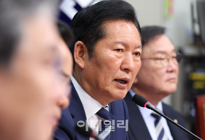 [포토]민주당 착!붙 공약 발표, '발언하는 정청래 대표'
