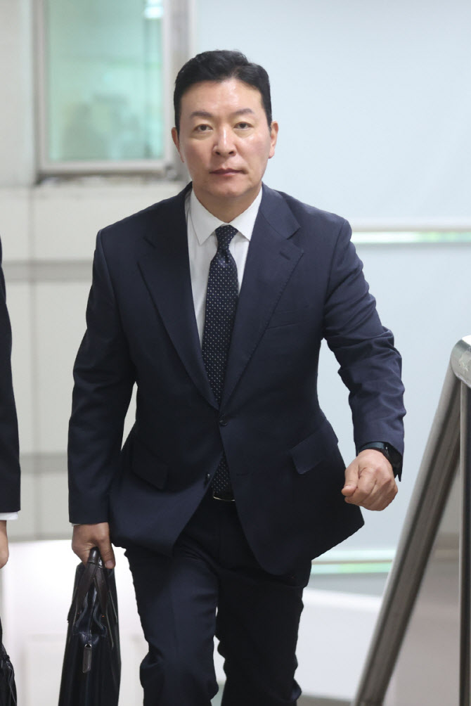 [포토]김성훈 전 경호처 차장, ‘윤 전 대통령 체포방해 혐의’ 공판 출석