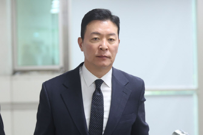 [포토]4차 공판 출석하는 김성훈 전 경호처 차장