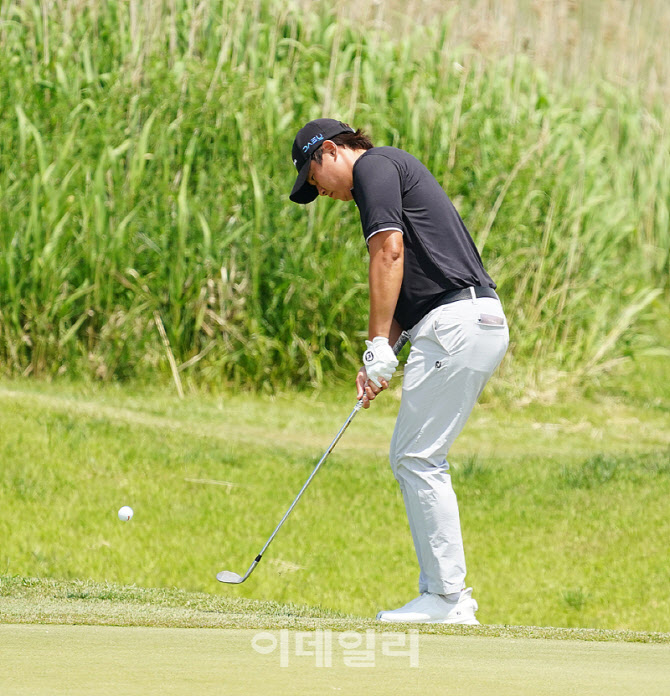 [포토] 이상희, 칩핑 버디 시도