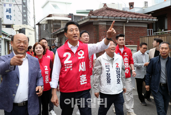 [포토] 구의2동 주택재개발 후보지 찾은 오세훈 후보