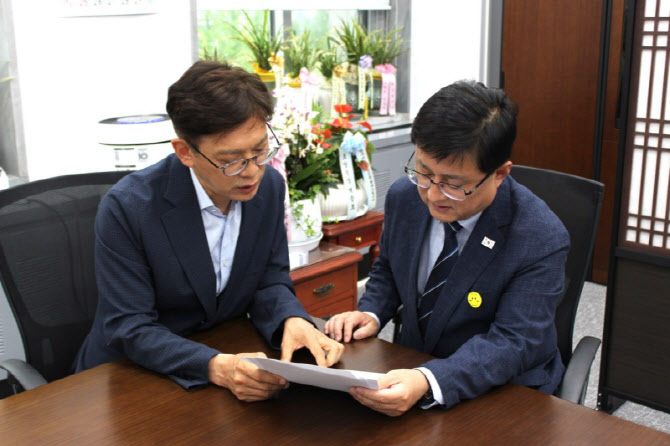 김성환 만난 현근택 "용인 반도체 산단 전력공급 협조해달라"