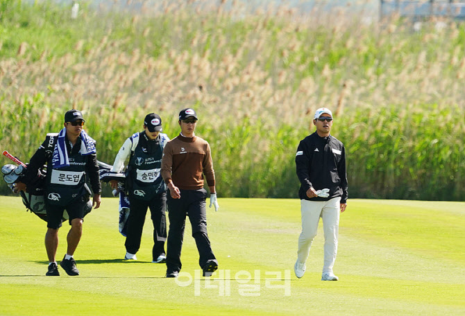 [포토] 문도엽과 송민혁, 전년도 챔피언과 지난주 챔피언