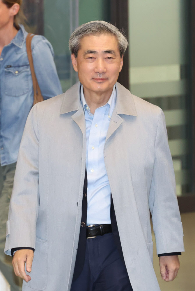신현송 총재, 한달만에 '친정' BIS행…이사 자격 유지할까