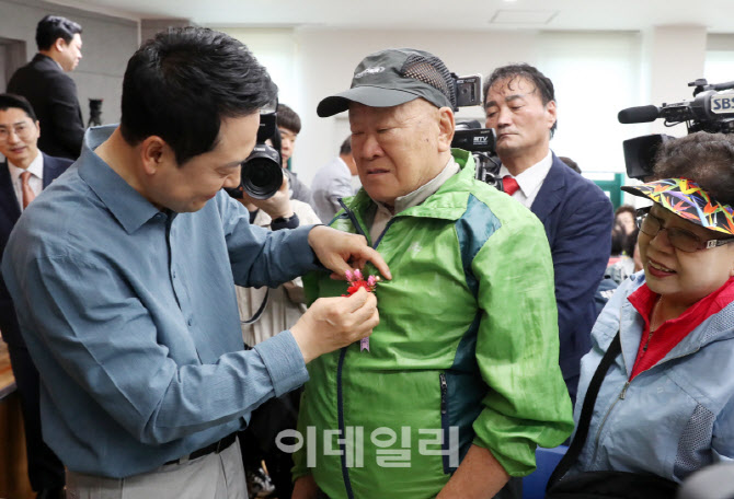 [포토] 어버이날 행사 참석한 장동혁 대표