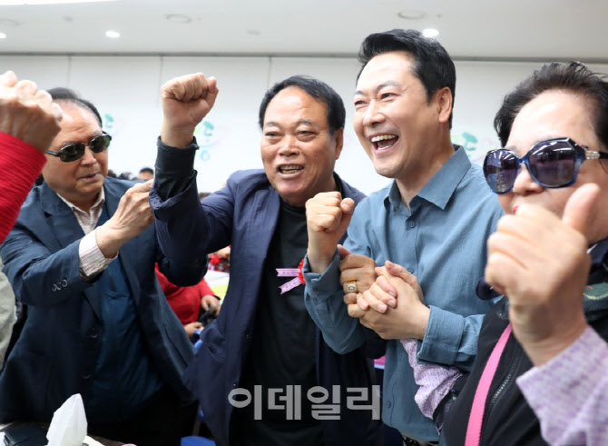[포토] 어버이날 복지관 방문한 장동혁 대표
