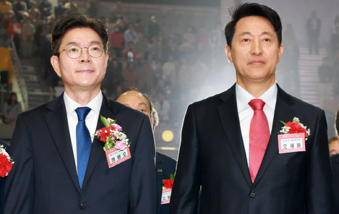 오세훈, “닭장 아파트촌으로 만들거냐”…정원오 ‘용산 1만호’ 직격