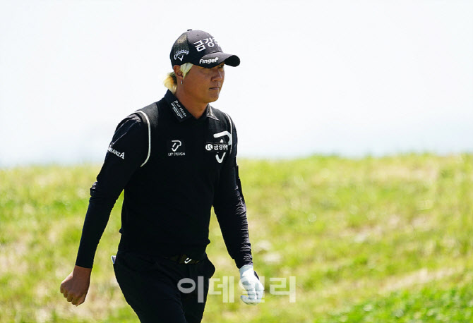 [포토] 허인회, 씩씩하게 나아간다