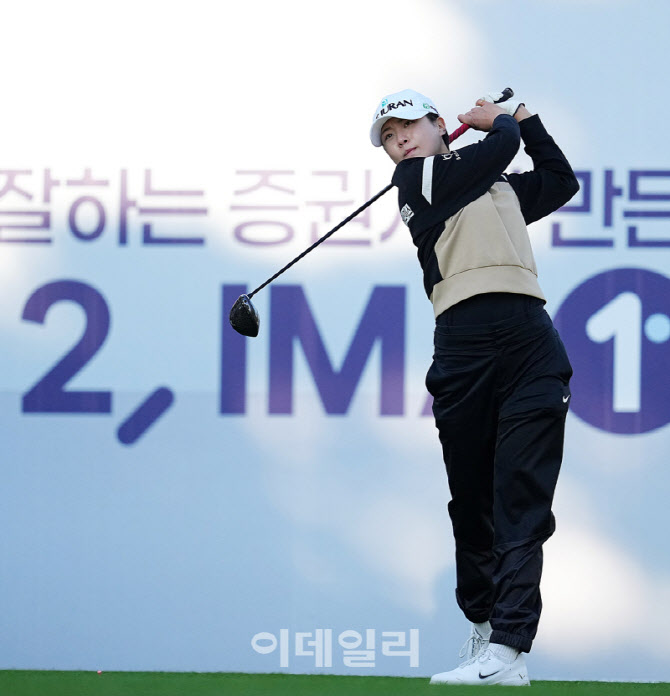 [포토]이현서,첫 홀 버디를 향하여