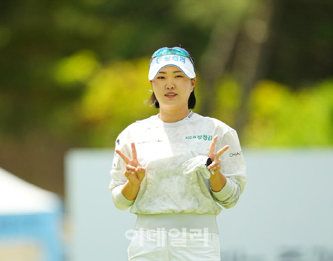 [포토]홍진영,승리의 쌍브이로 출발