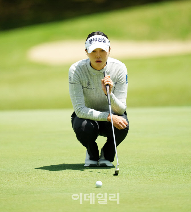 [포토]문정민,퍼트라인 쉽지 않네