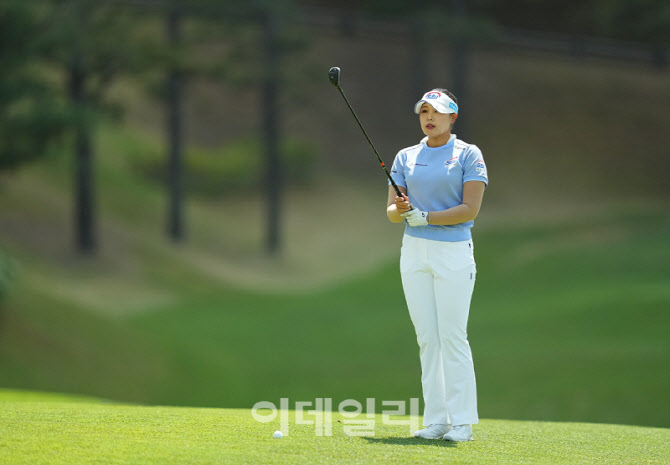 [포토]이윤서,파5 투온 정조준