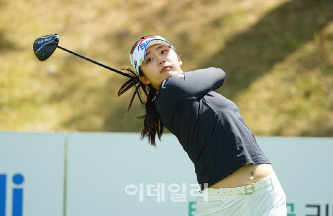 [포토]김지윤,첫 날 실력을 보여준다