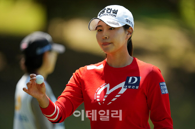 [포토]성유진,볼을 닦아주세요