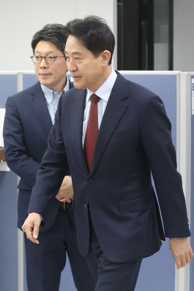 [포토]공약 발표를 앞둔 오세훈 국민의힘 서울시장 후보