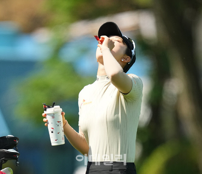 [포토]김재희,최종일 우승 에너지를 먹는다