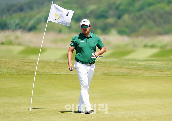 [포토] 이상엽, 신중히 살피는 라인