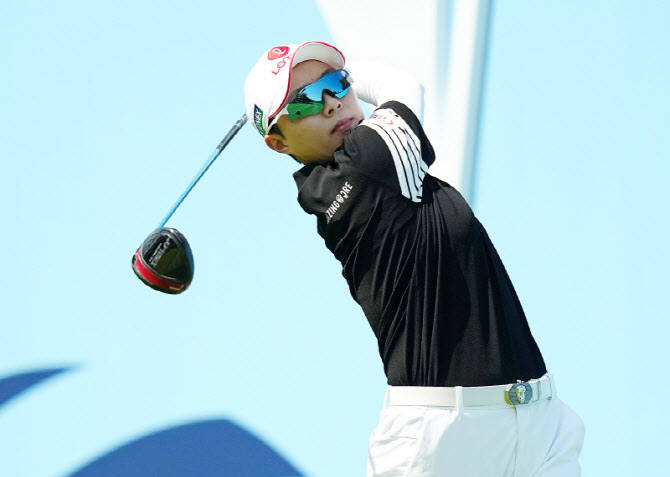세계랭킹 3위 김효주, 박현경 추격 따돌리고  4년7개월 만의 KLPGA 우승