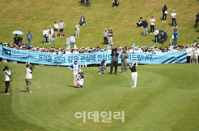 [포토]김효주,우승 향한 마지막 아이언샷
