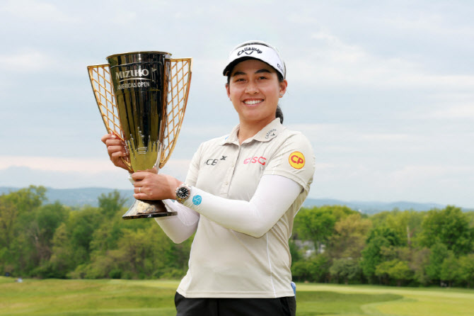 세계 2위 내려앉은 티띠꾼, 미즈호 오픈 2연패 달성…최혜진 공동 3위