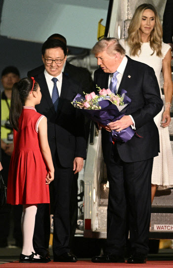 부주석 영접·자금성 만찬은 실종…9년만의 트럼프 방중 '미묘한' 환대