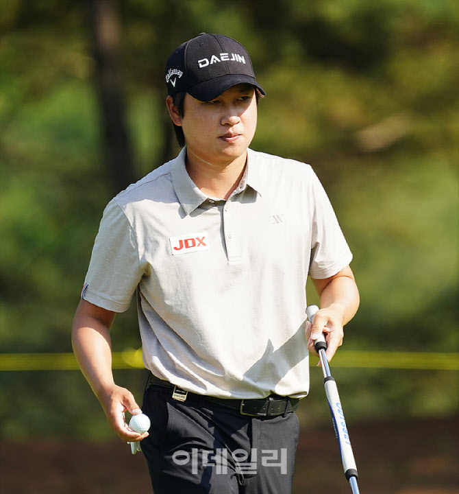 [포토] 홀아웃하는 왕정훈