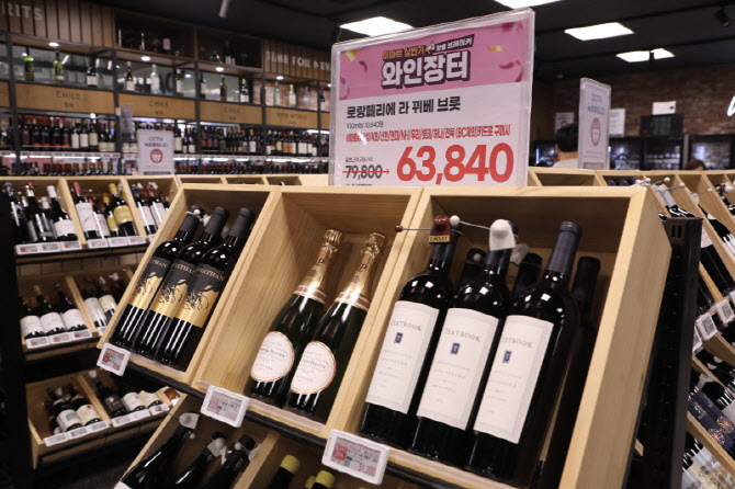 “해외보다 싸다”…이마트, 상반기 최대 와인장터 연다