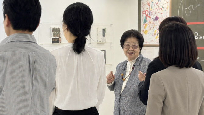 “쇼핑 넘어 문학까지”…신세계면세점, VIP 경험 확장