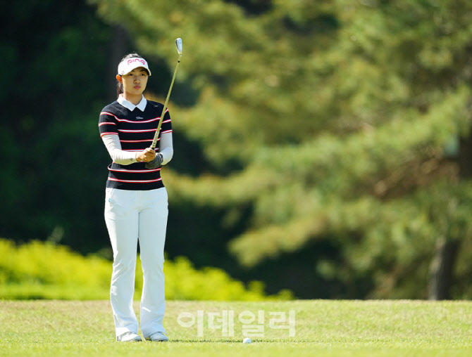 [포토]문아린,홀인원을 노려본다