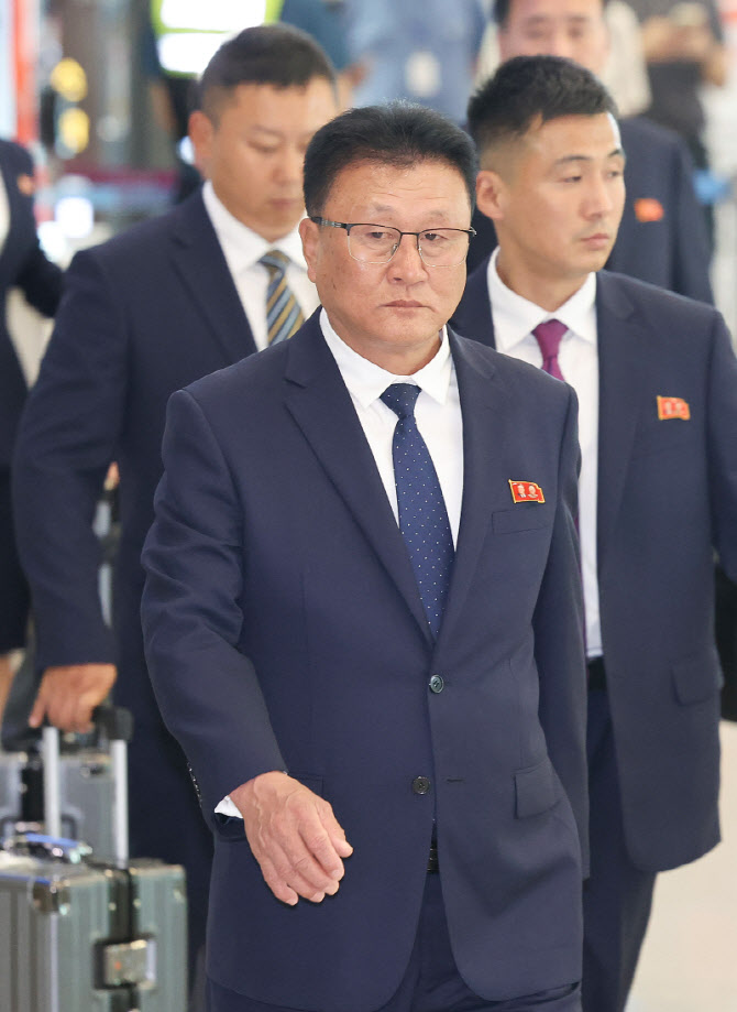 [포토]현철윤 북한 여자축구팀 내고향여자축구단장