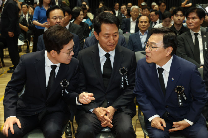 [포토]대화 나누는 정원오-오세훈-정근식