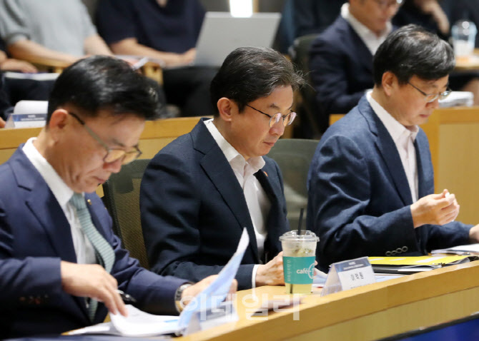 [포토] 이억원 금융위원장, 국민성장펀드 세미나 참석