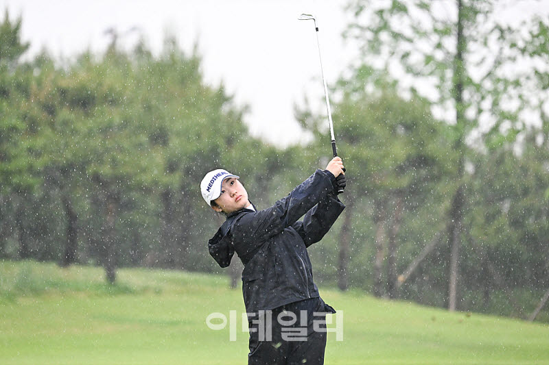 [포토] 김시아, 핀하이로 날린 아이언샷