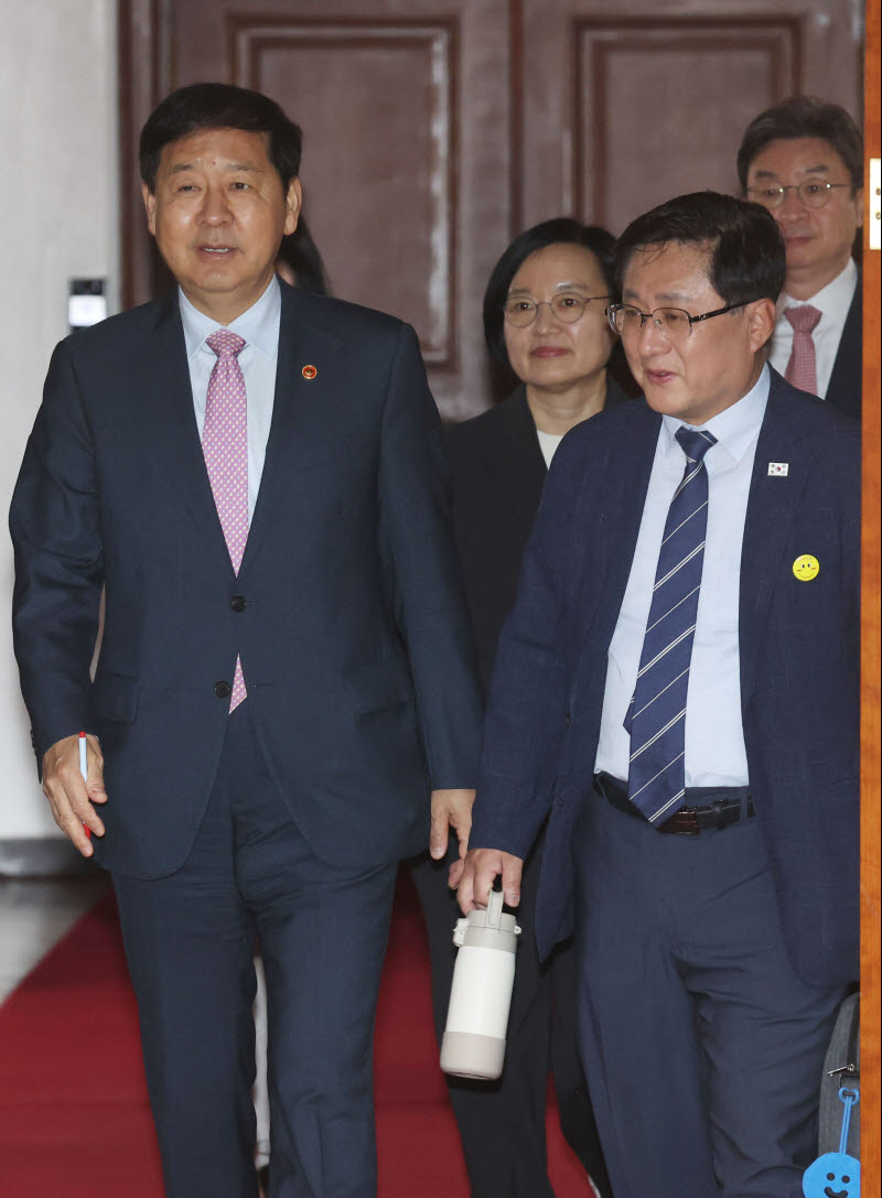 [포토]경제관계장관회의 참석하는 구윤철 부총리와 관계 장관들