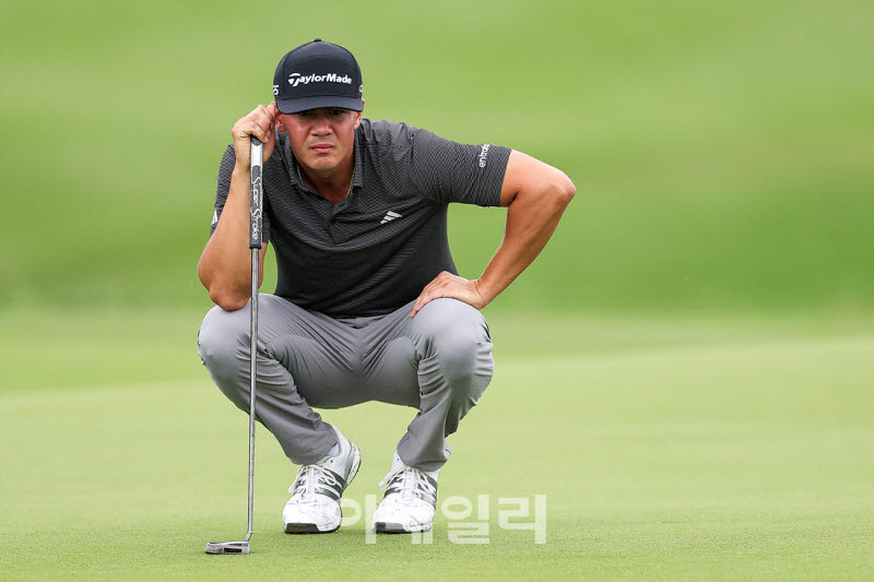 [포토]마이클 토르비욘슨,퍼트 라인을 본다