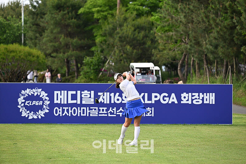 [포토] 강서연, 파워풀한 티샷으로 시작