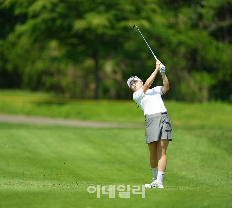 [포토]조아연,홀인원 샷을 다시 보여준다
