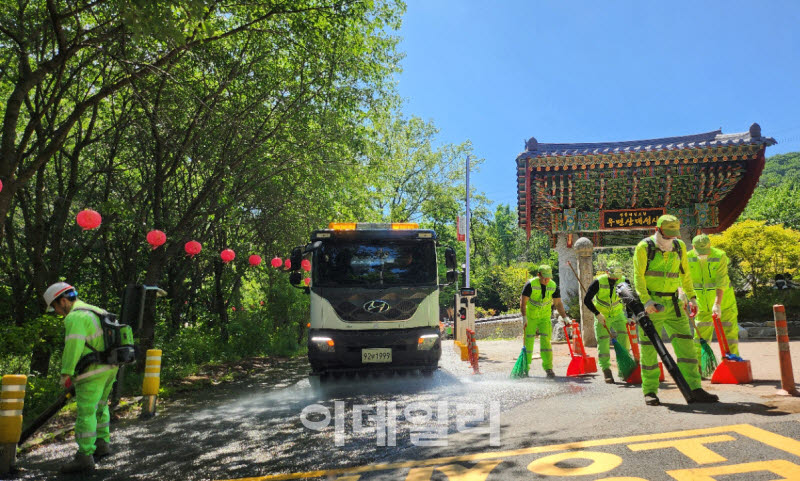 [포토] 서초구, 주요 사찰 주변 특별 대청소